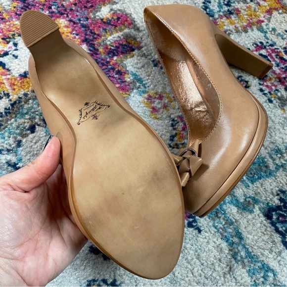 Anthropology Miss Albright Solid Tan Leather Platform Slip-On With Leather Bow - Picture 5 of 9